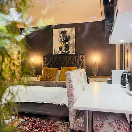 Art-Inspired Bedroom Close To Cbd Mossel Bay Bagian luar foto