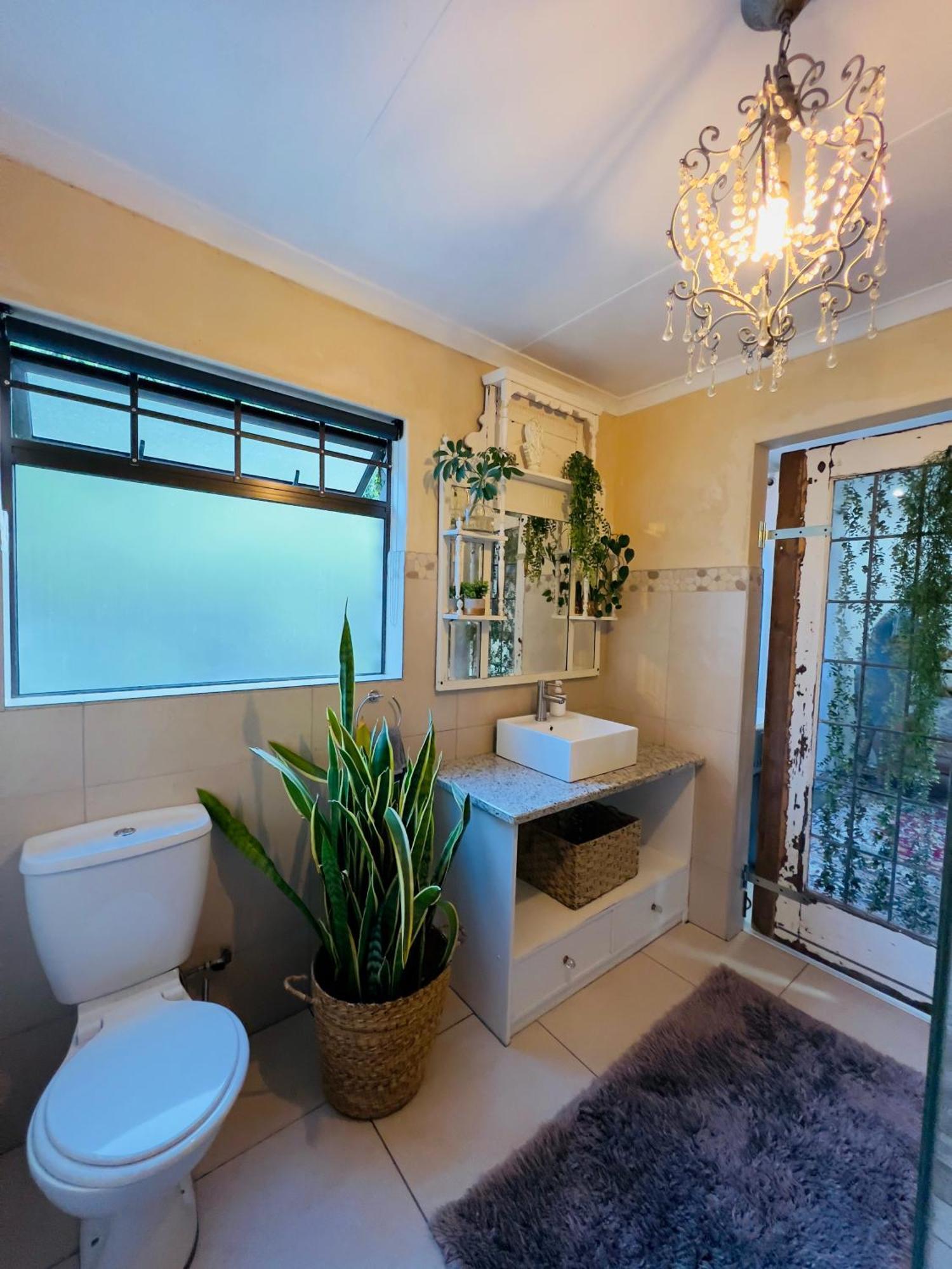 Art-Inspired Bedroom Close To Cbd Mossel Bay Bagian luar foto