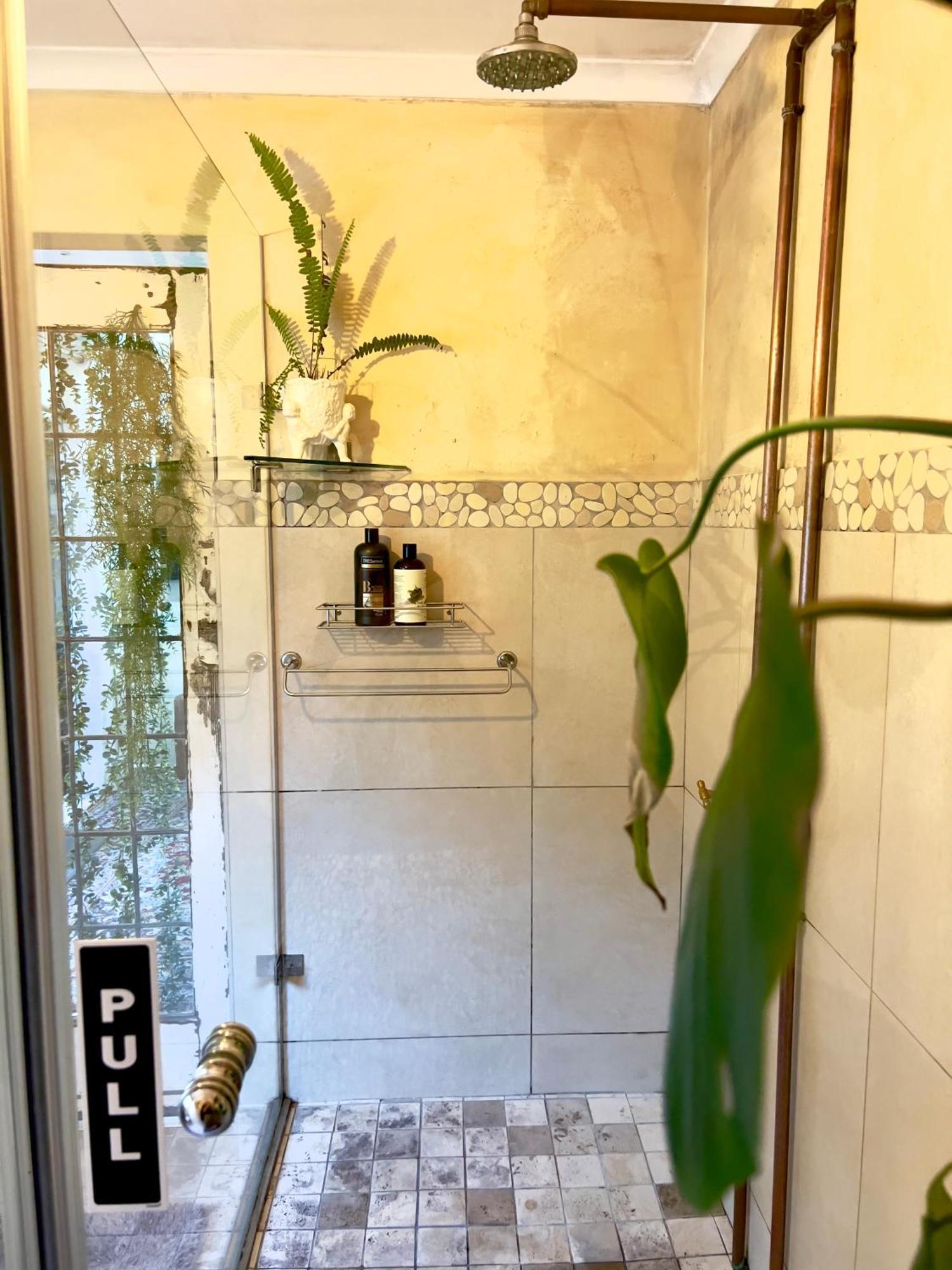 Art-Inspired Bedroom Close To Cbd Mossel Bay Bagian luar foto