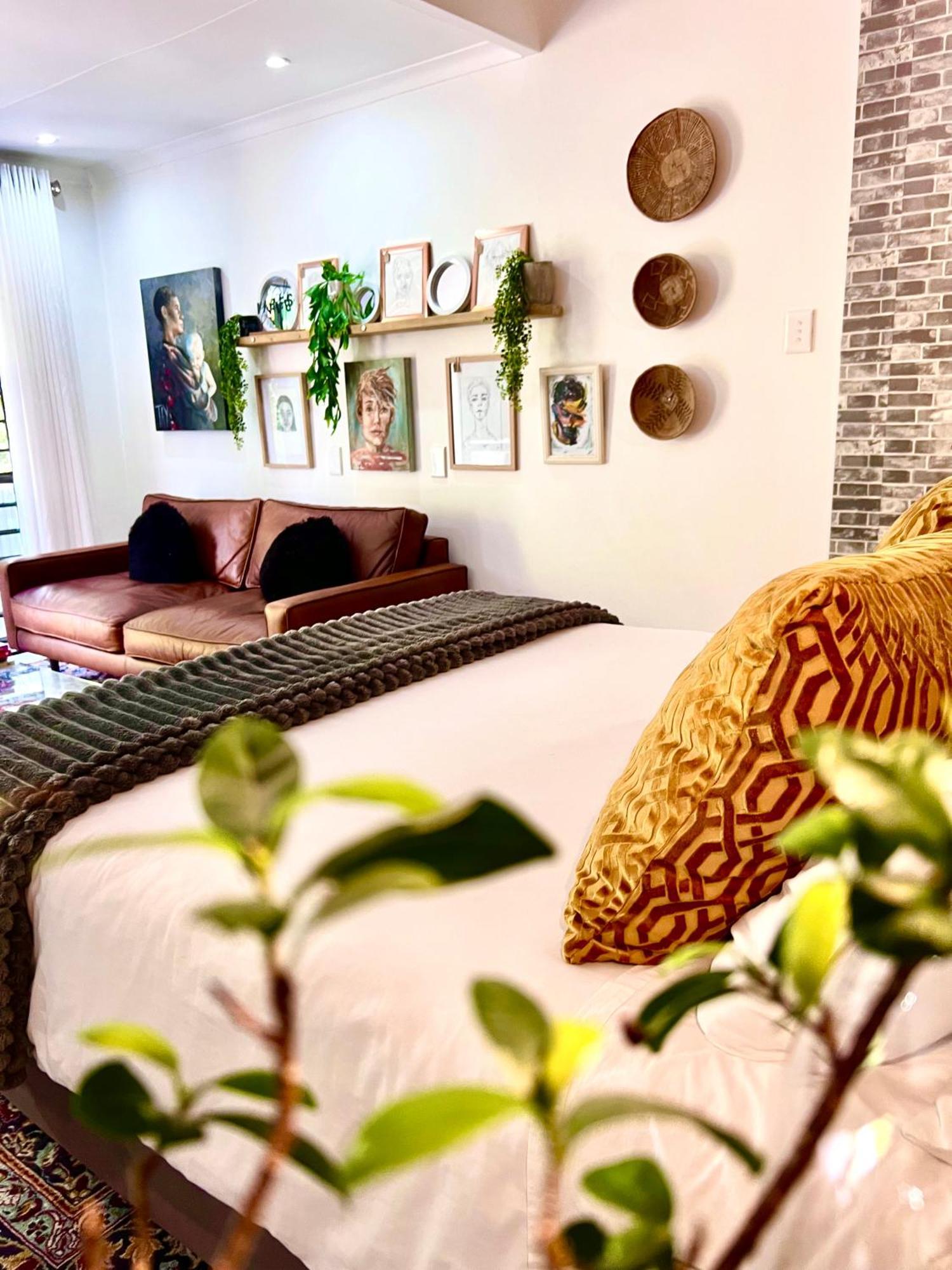 Art-Inspired Bedroom Close To Cbd Mossel Bay Bagian luar foto