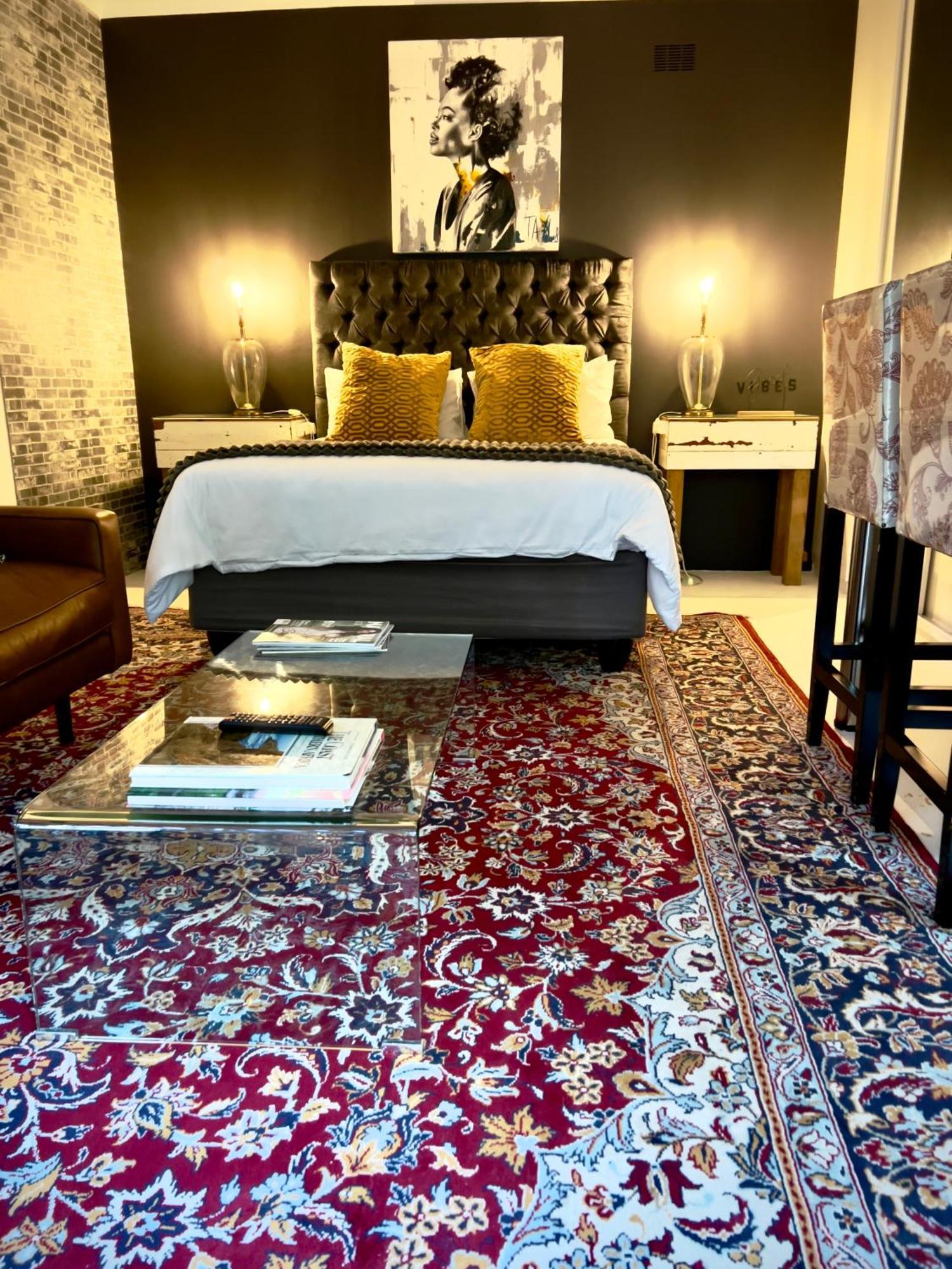 Art-Inspired Bedroom Close To Cbd Mossel Bay Bagian luar foto