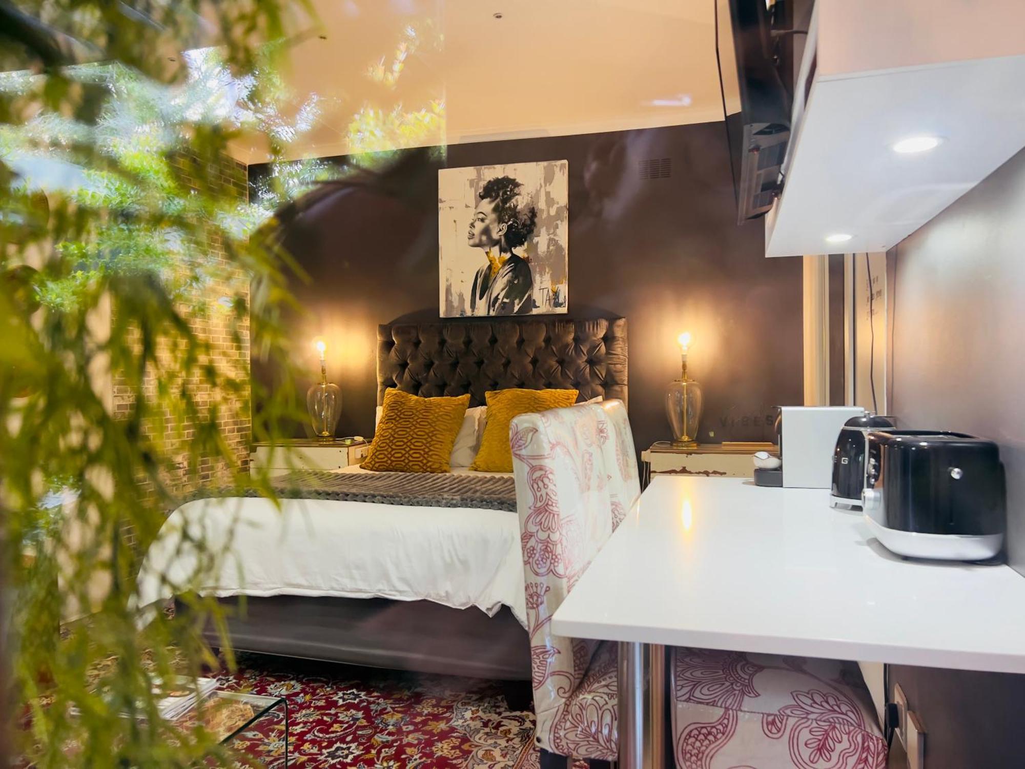 Art-Inspired Bedroom Close To Cbd Mossel Bay Bagian luar foto